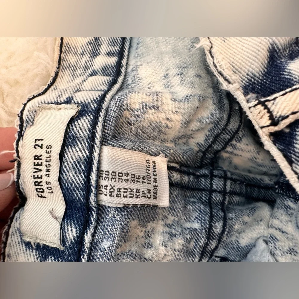 Forever 21 distressed denim shorts - Picture 6 of 6